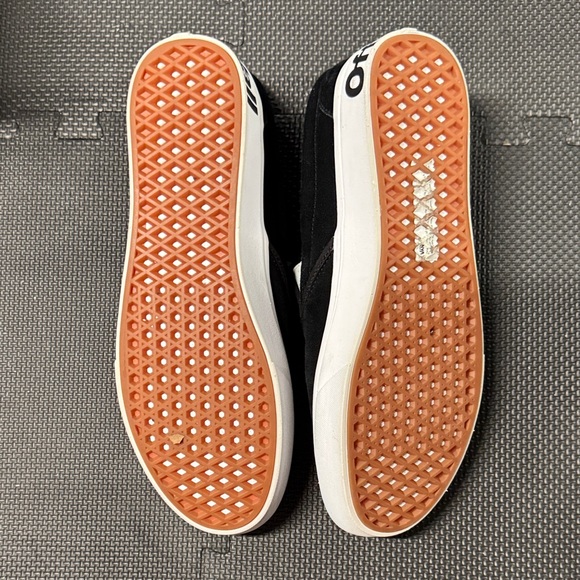 Like new Vans Classic Black Suede Slip-Ons - Picture 5 of 10